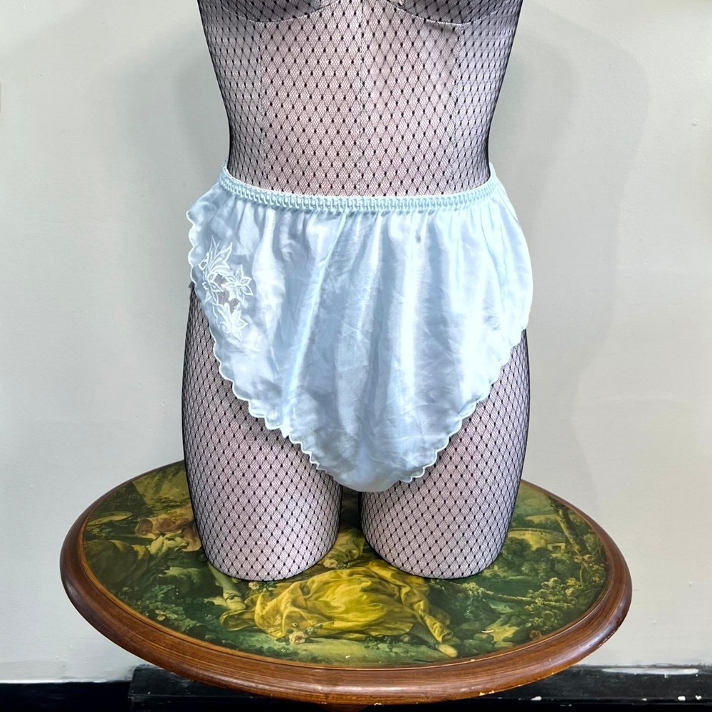 Barbizon Vintage Light Blue Satin Pleated Lace Tap Shorts Size Medium